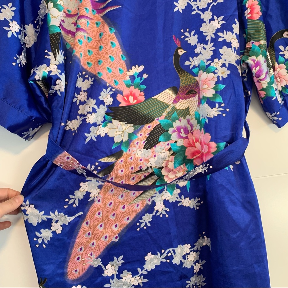 Patterned Peacock Robe & Camisole Set - Picture 8 of 16